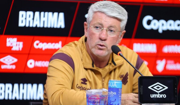 Técnico do Athletico alerta: "Não chegamos a lugar nenhum" após vitória