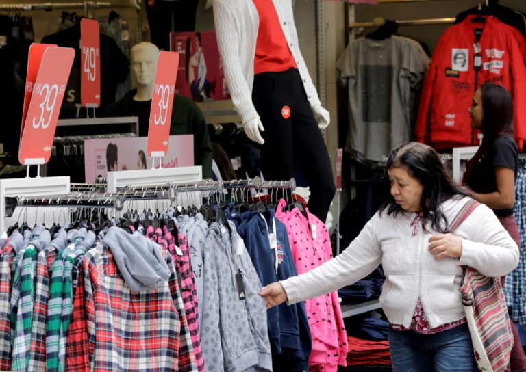Vendas no varejo no Brasil caem 0,3% em julho