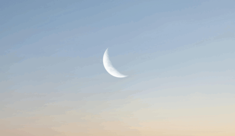 Lua nova traz renovação e introspecção neste sábado