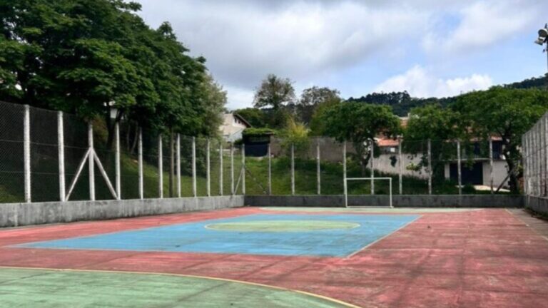 Prefeitura de Poços realiza levantamento e manutenções em quadras da cidade