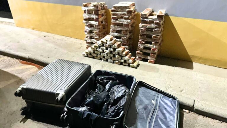Mulher é presa com 130 tabletes de maconha em Montes Claros