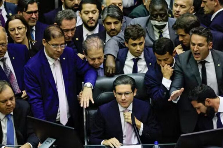 Aprovação de PEC garante aposentadoria especial para agentes de saúde
