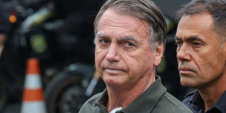 Bolsonaro retorna à prisão domiciliar após procedimentos médicos