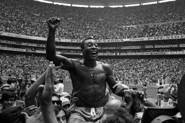 Antonio Risério analisa a negritude de Pelé em livro controverso