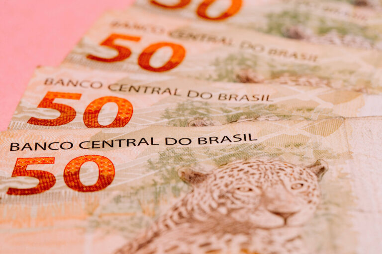 Saques na poupança brasileira chegam a R$ 9,65 bilhões