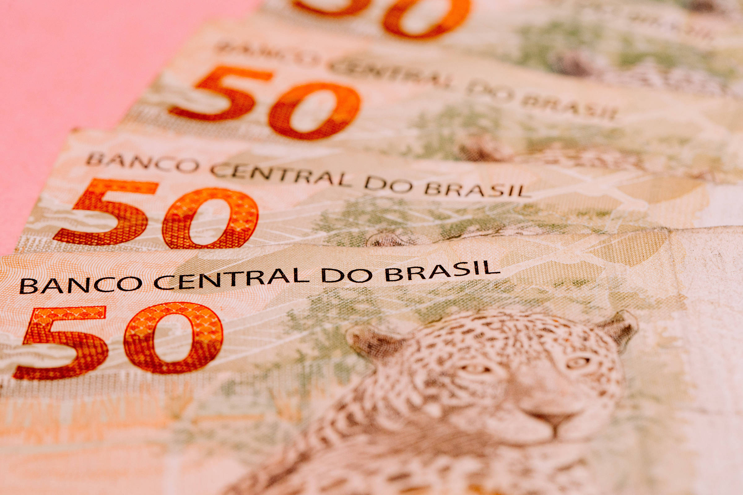 Saques na poupança brasileira chegam a R$ 9,65 bilhões