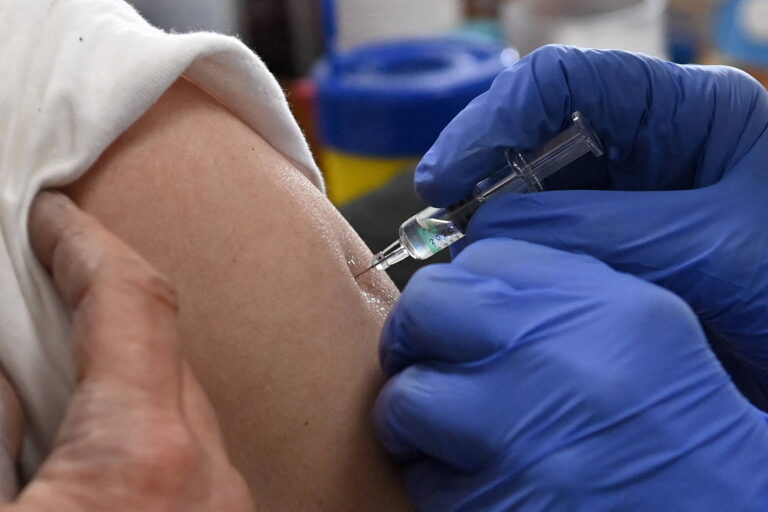 CDC altera site e inclui posições antivacinas em meio a controvérsia