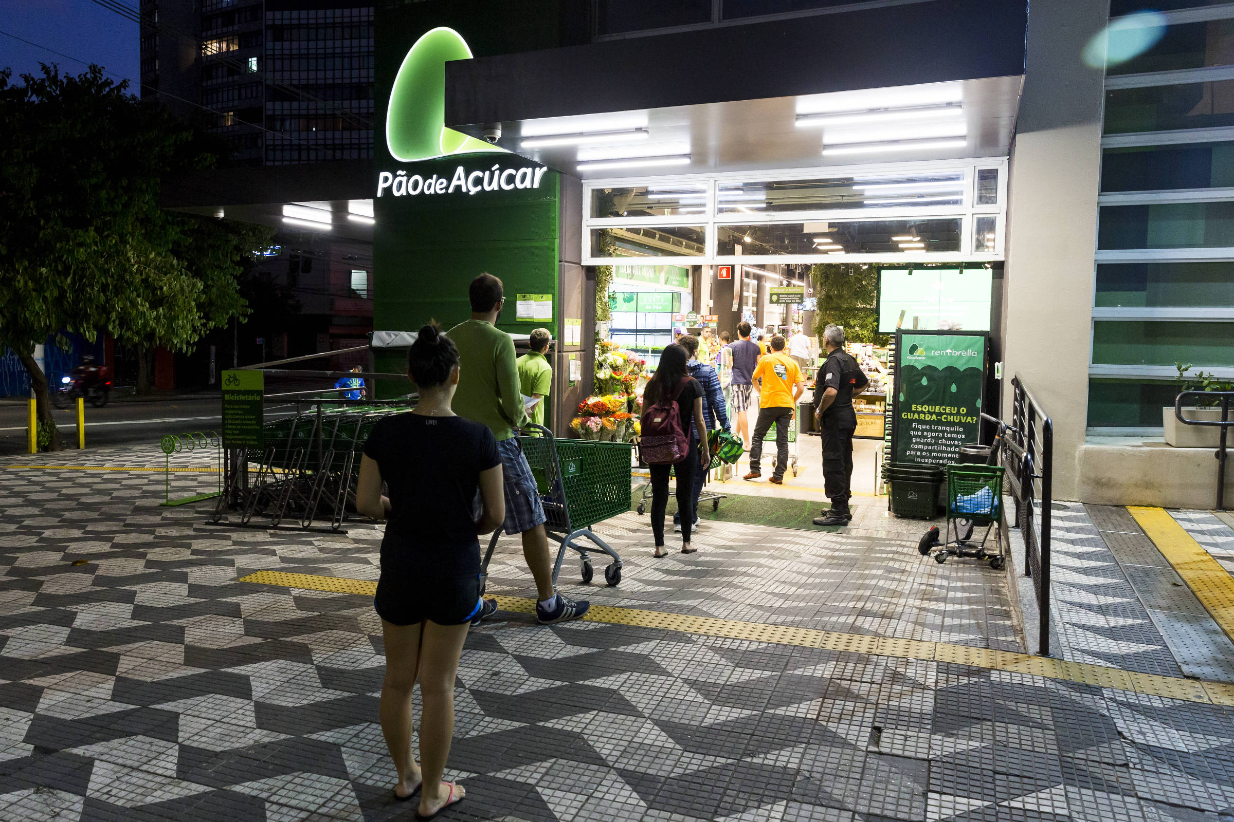 Pão de Açúcar demite 700 funcionários e cortará custos em 2026