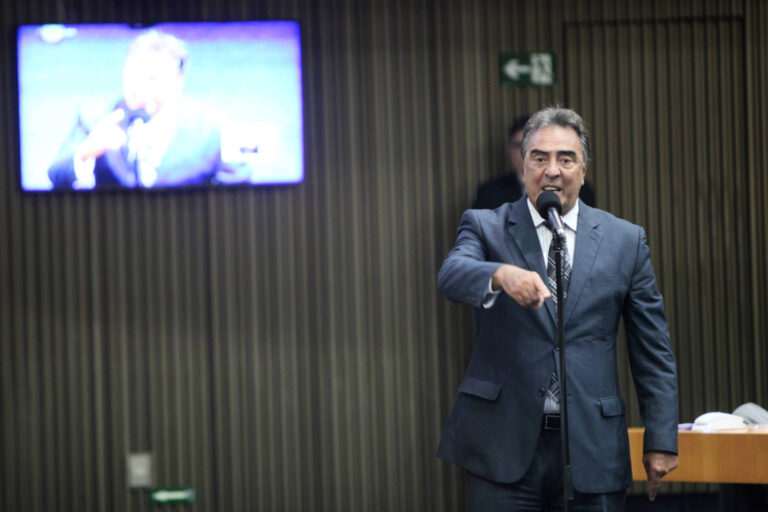 Ricardo Nunes exonera Adilson Amadeu após condenações por antissemitismo