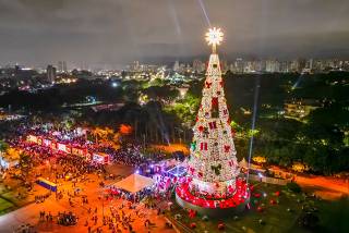 Inauguração da árvore de Natal de 55 metros no Parque Villa-Lobos