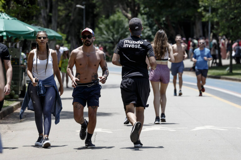 Rodízio suspenso em São Paulo; confira o que abre e fecha no feriado