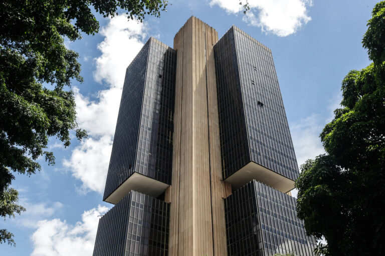 Expectativas do Copom: Selic a 15% e queda na inflação