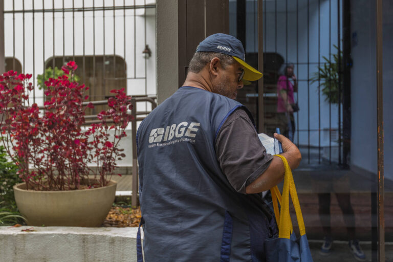 Concurso do IBGE oferece 9.590 vagas temporárias com salários até R$ 3.379