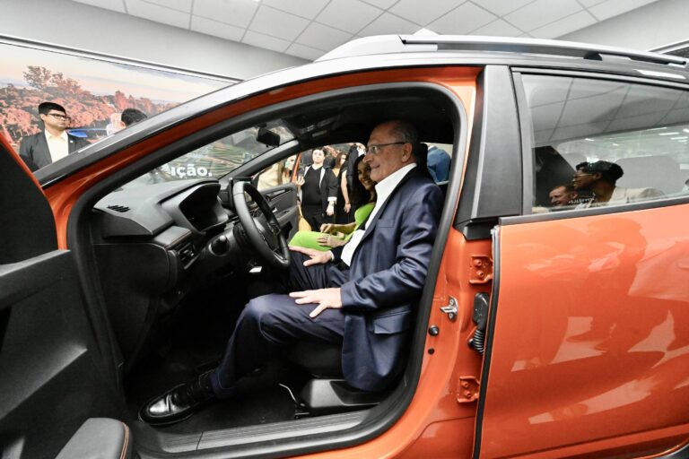 Geely adquire 26,4% das ações da Renault no Brasil