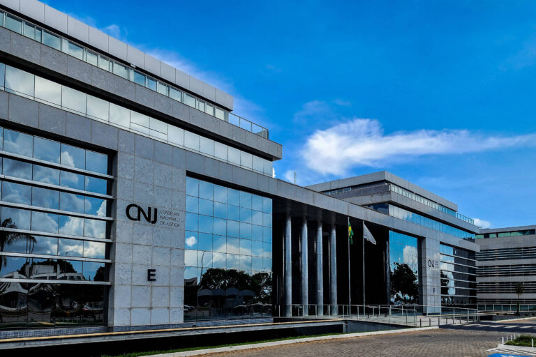 Brasil lidera ranking de supersalários com gasto de R$ 20 bilhões