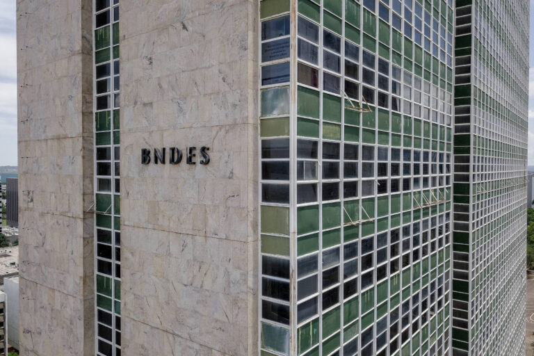 BNDES aprova financiamento para caminhões movidos a biometano
