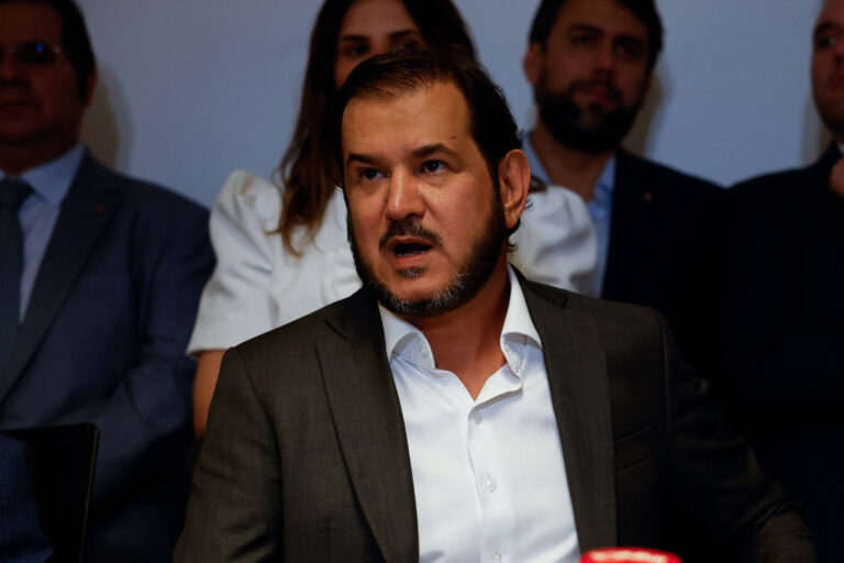 União Brasil investe R$ 730 mil em contador próximo a Rueda