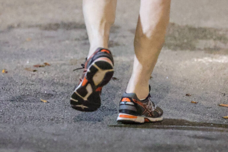 Caminhadas diárias podem ajudar a retardar Alzheimer