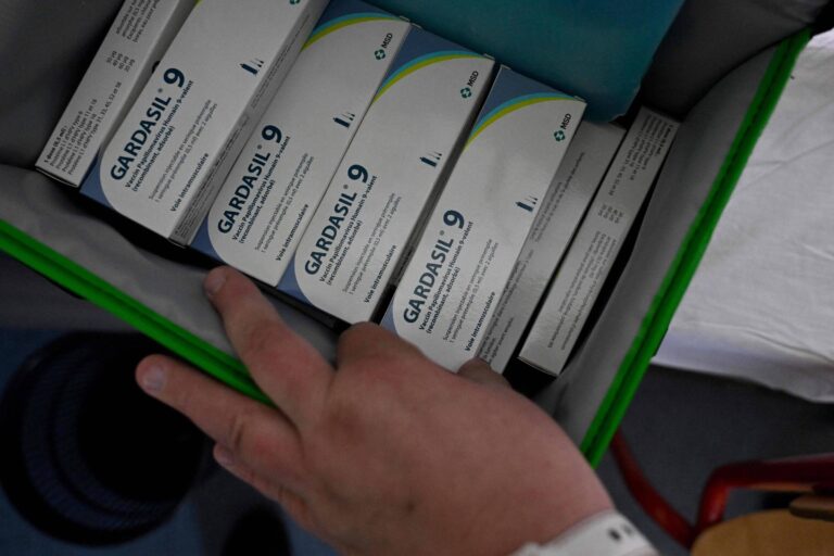 Vacina contra HPV em dose única não oferece proteção ideal contra câncer em meninas