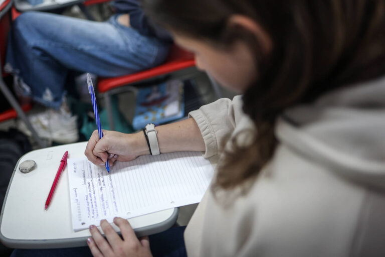 Tema da redação do Enem 2025 foca no envelhecimento na sociedade brasileira