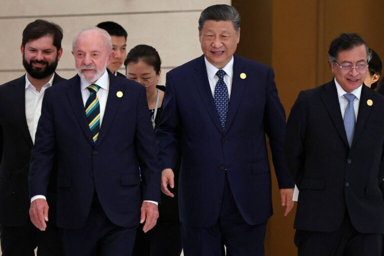América Latina deve se aliar aos EUA ou à China? Nenhum dos dois