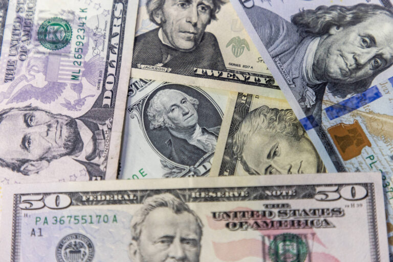 Alta do dólar: reviravolta nos mercados globais