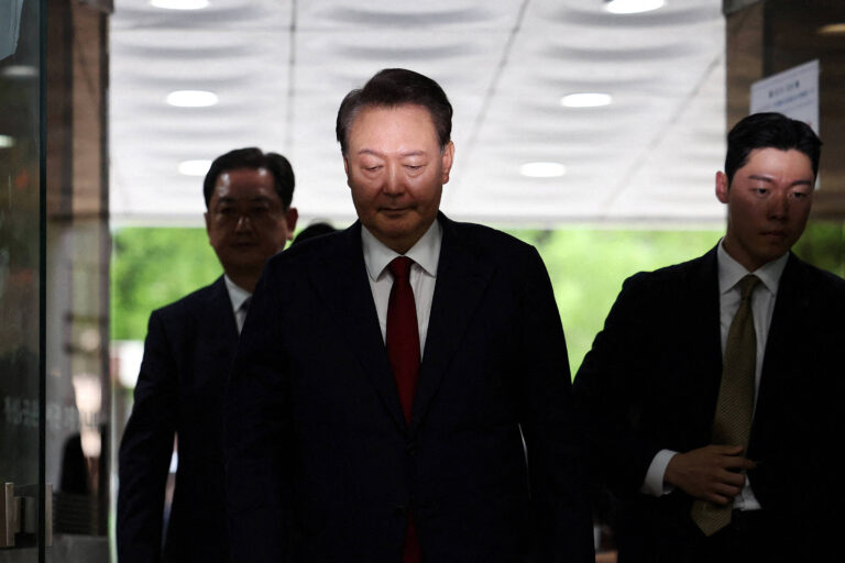 Ex-presidente da Coreia do Sul enfrenta acusações por uso de lei marcial