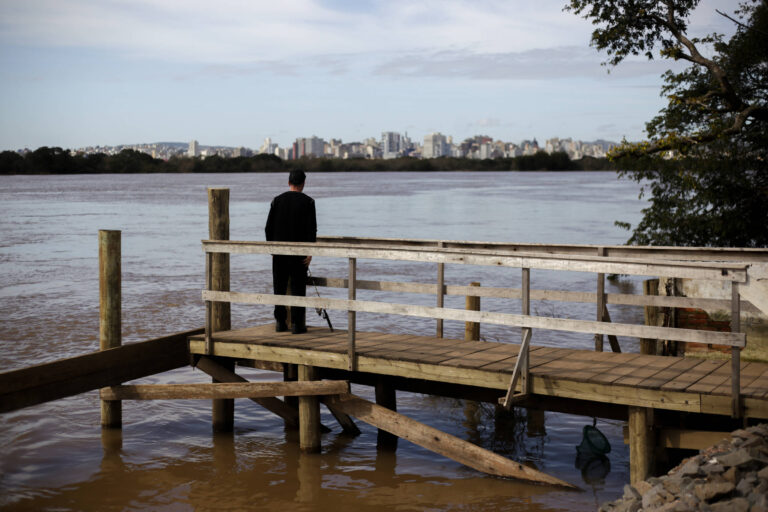 Desafios de drenagem em Porto Alegre um ano após enchente