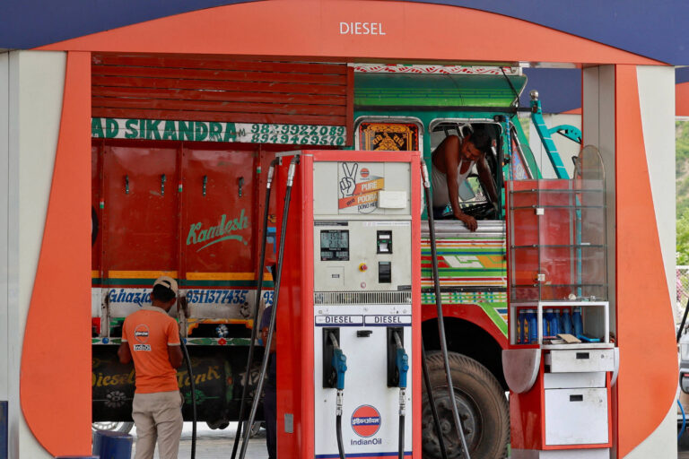 Trump afirma que Modi garantiu que Índia não comprará mais petróleo russo