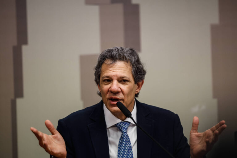 Oposição pressiona governo a seguir meta fiscal em 2025
