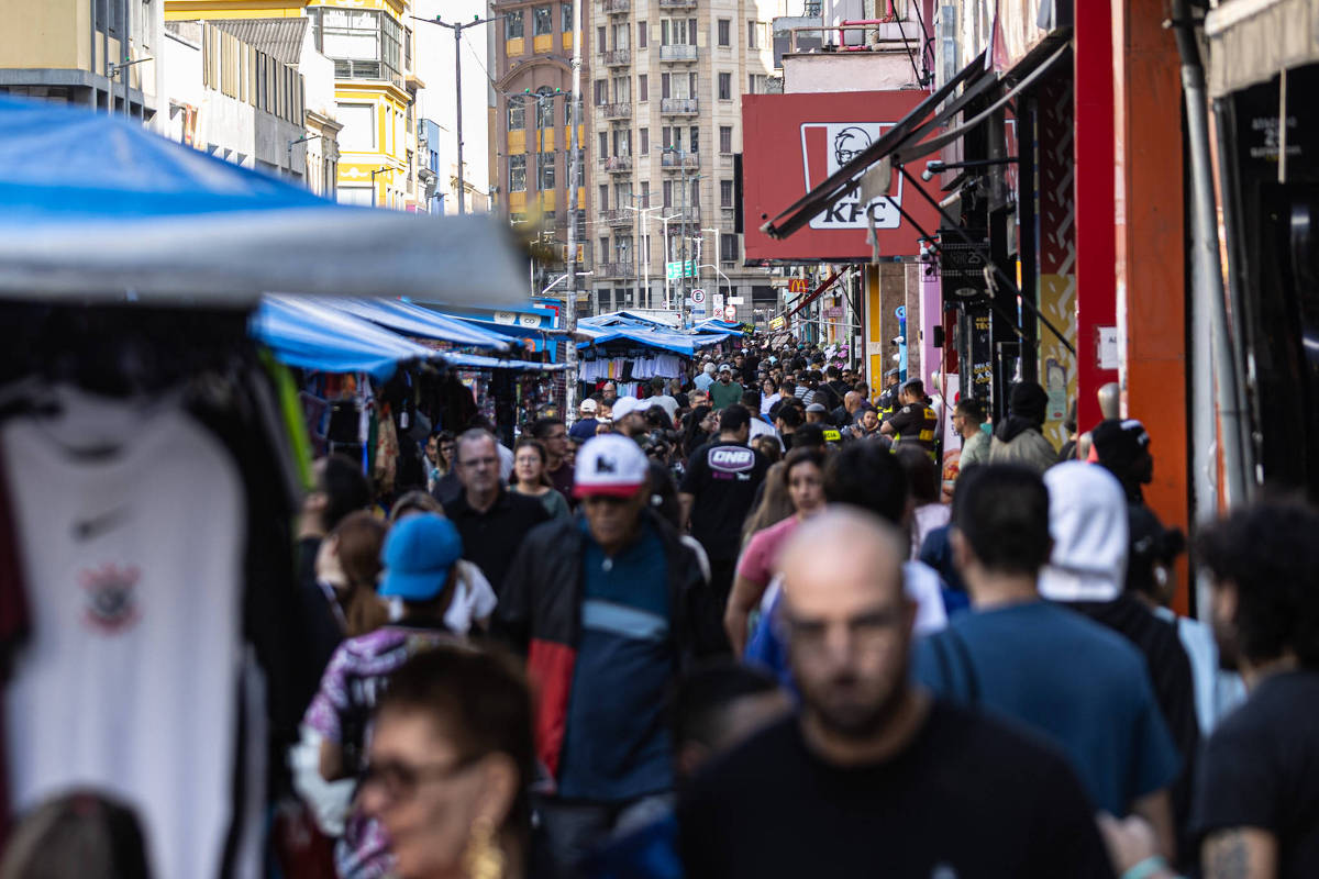 Taxa de desemprego no Brasil atinge 5,4% até outubro de 2025