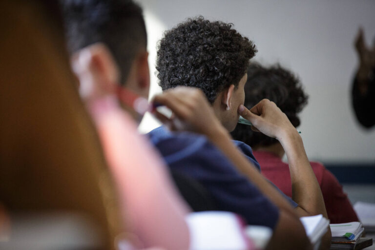 Dia do Professor: feriado escolar e direitos