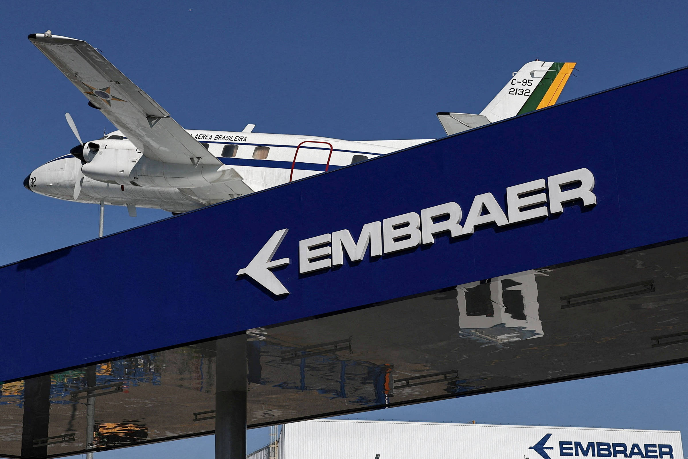 Embraer registra aumento na receita, mas queda no lucro líquido