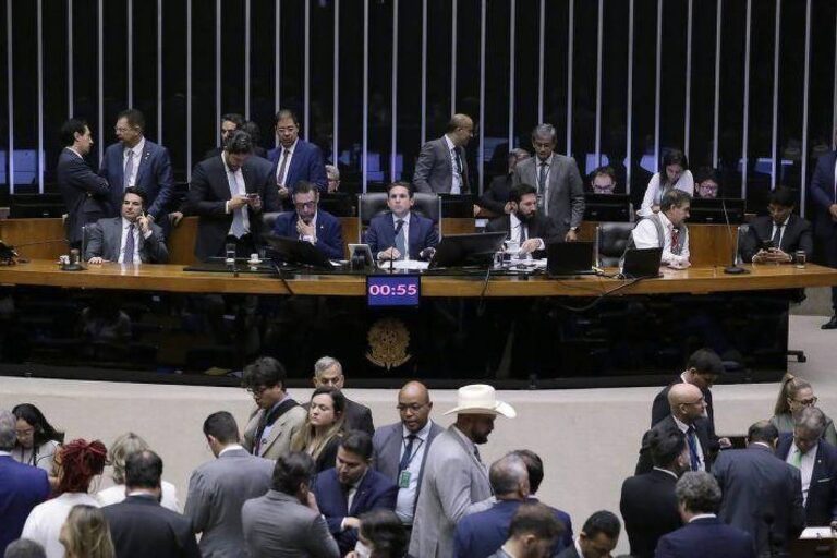 Governo Lula deve orientar voto contra redução de penas