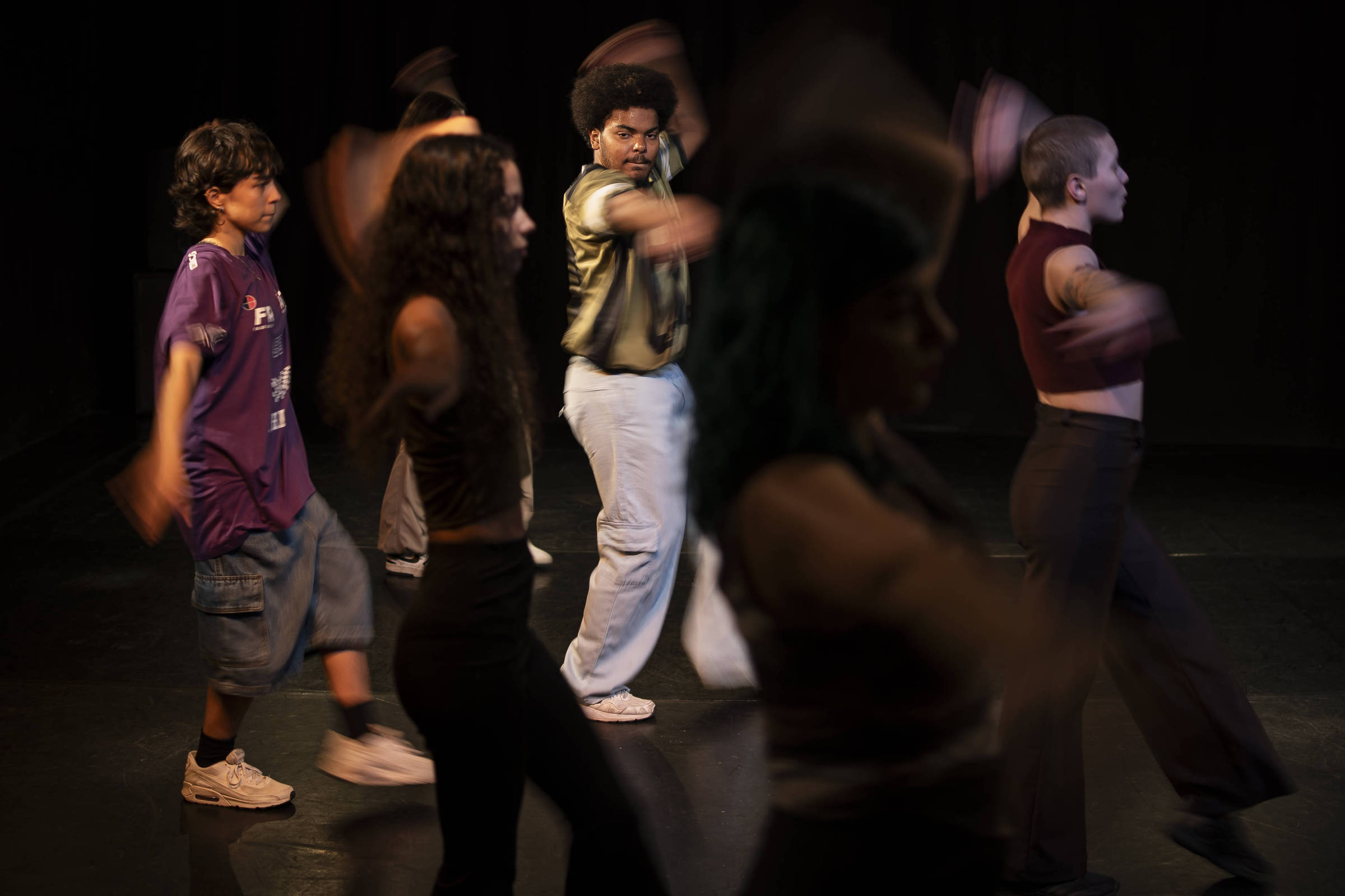 O renascimento do waacking e da dança funk no Brasil