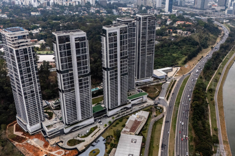 Novo horizonte de arranha-céus na Marginal Pinheiros