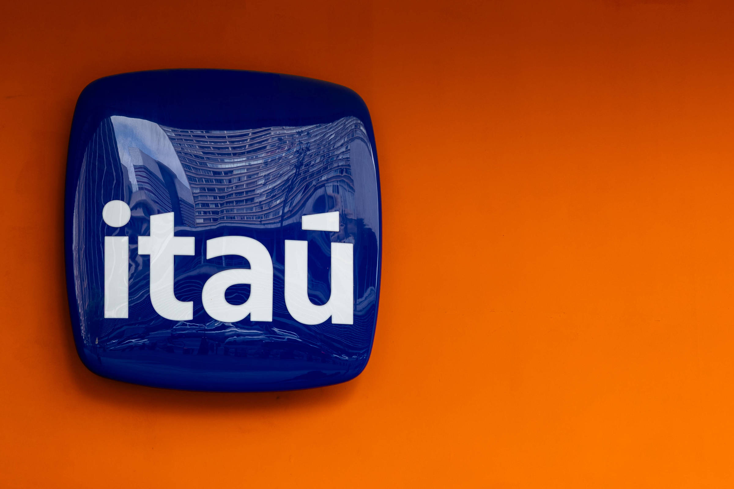 Itaú apresenta lucro de R$ 11,9 bilhões no terceiro trimestre