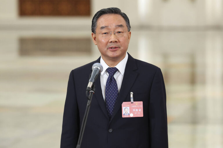 Campanha anticorrupção na China avança com pena de morte a ex-ministro