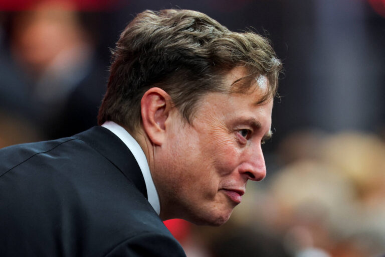 Disputa sobre bônus bilionário de Elon Musk avança para desfecho