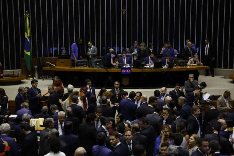 Congresso resiste em ampliar taxação de bets e trava compensação à MP do aumento de impostos