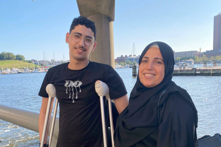 Jovem palestino recomeça a vida após tragédia em Gaza
