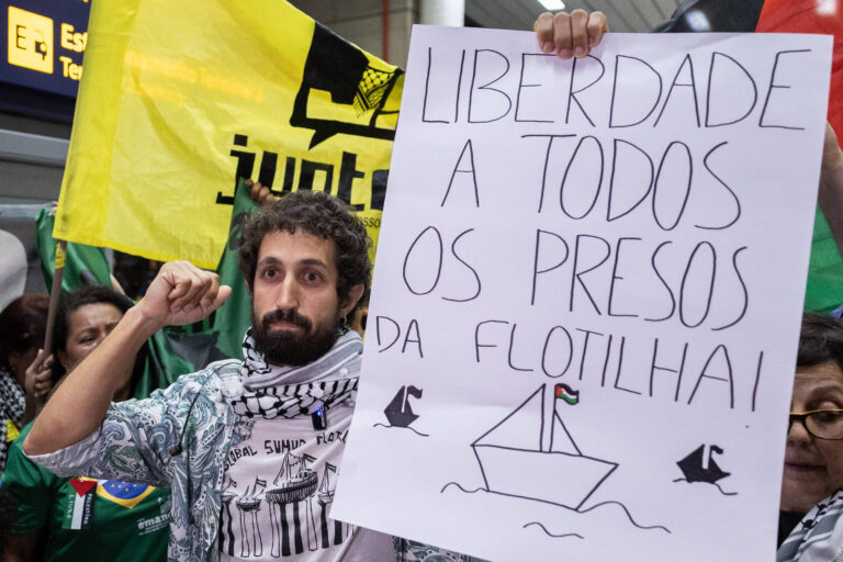 Ativista brasileiro descreve abusos durante detenção em Israel