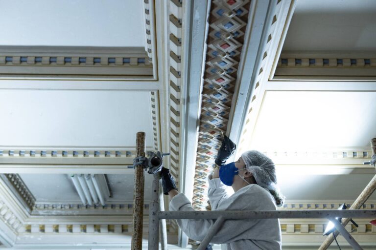 Restauração do palacete no Parque Lage busca recuperar suas cores originais
