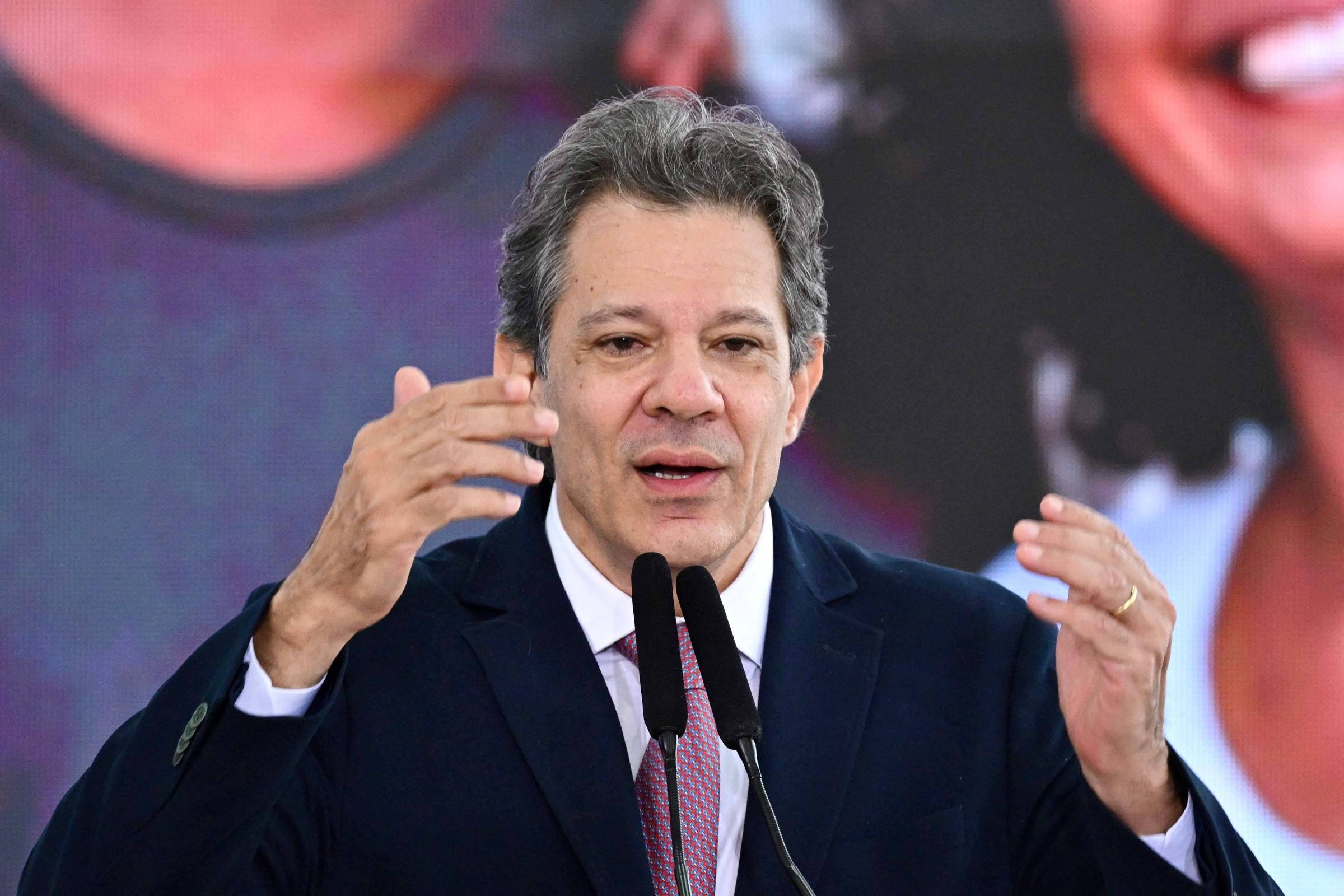 Haddad planeja viagens pelo Brasil para promover isenção do IR