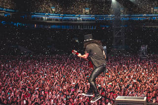 Guns N' Roses é anunciado como atração principal do Monsters of Rock 2026