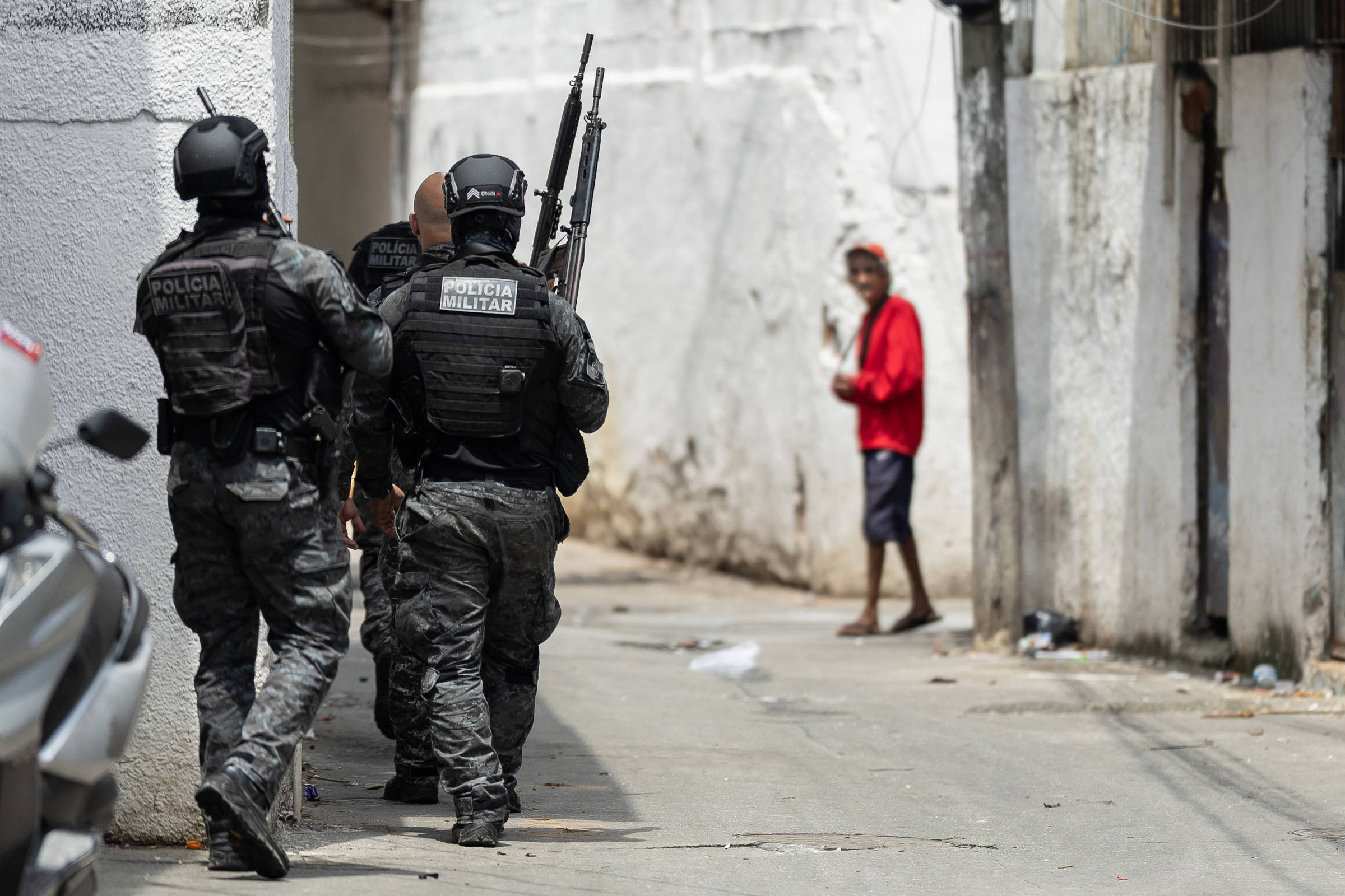 Debate sobre uso da força policial se intensifica após operação no Rio
