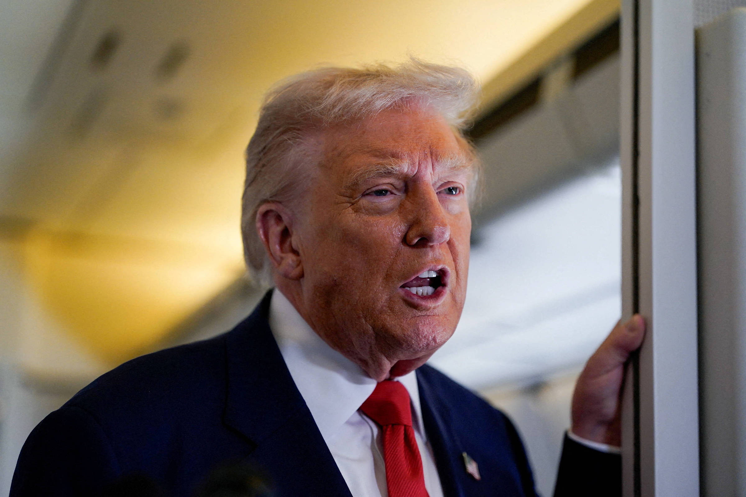 Trump considera ações militares na Venezuela para derrubar Maduro