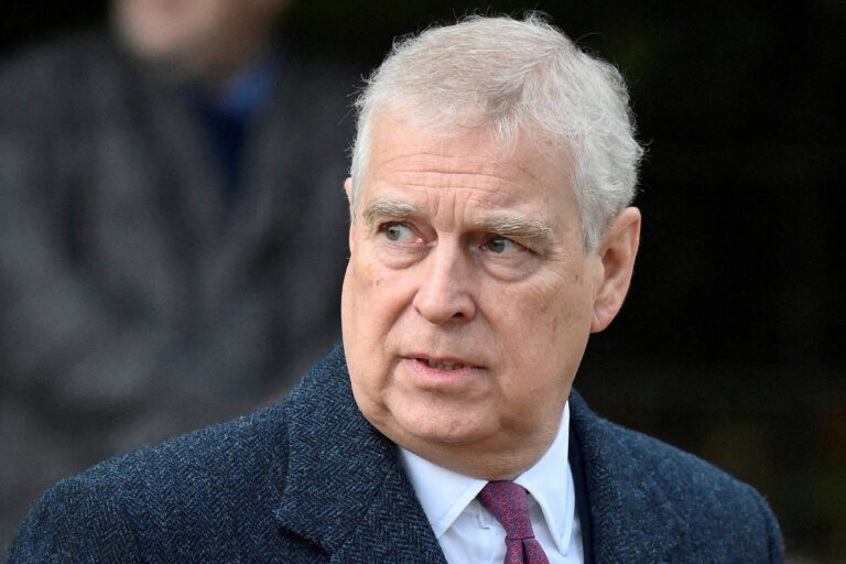 Trump lamenta situação da família real britânica após caso de Andrew Epstein