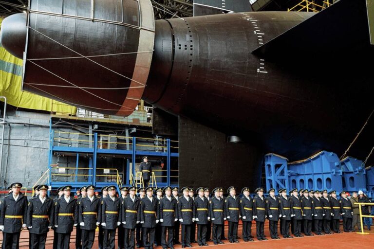 Rússia apresenta novo submarino nuclear Khabarovsk