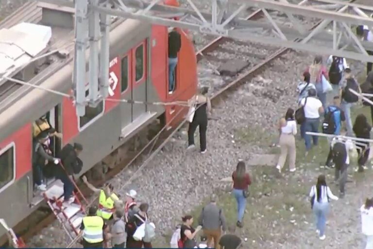 Falha em trem da linha 11-coral causa lotação em estações